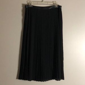 Banana republic black pleated skirt